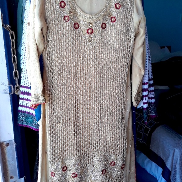 Pakistani very heavy party wear - Picture 1 of 7